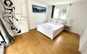 Oeiras Beach Suite 9 - Double Bedroom With Shared Bathroom & Terrace
