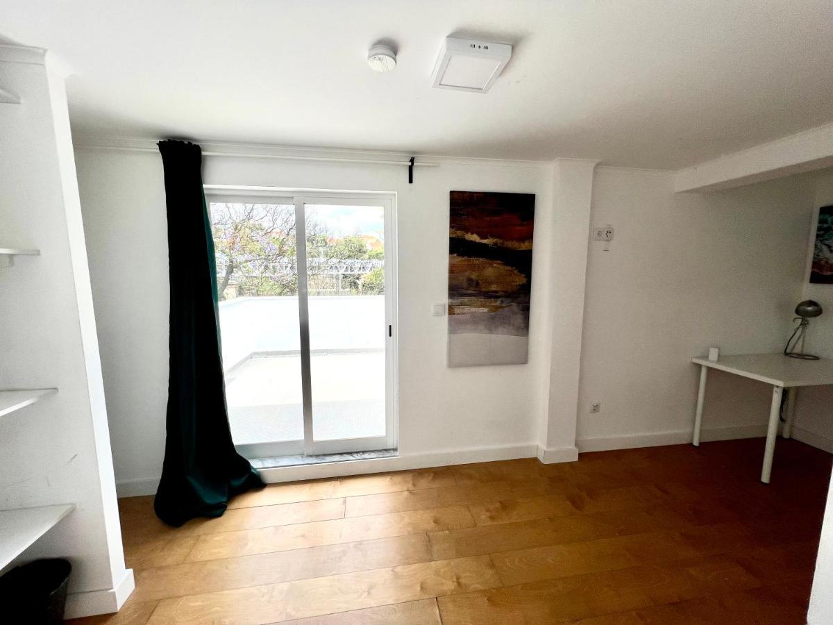 Oeiras Beach Private Room 9 - Double Bedroom With Shared Bathroom & Terrace Extérieur photo